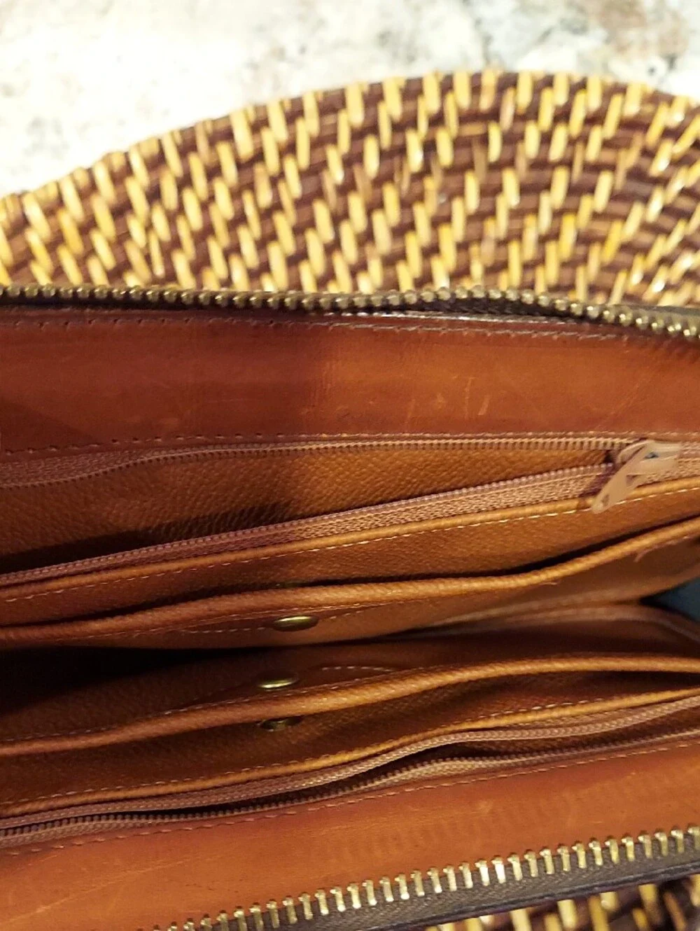 Dooney & Bourke Vintage zip top Crossbody Bag -  Black  Brown